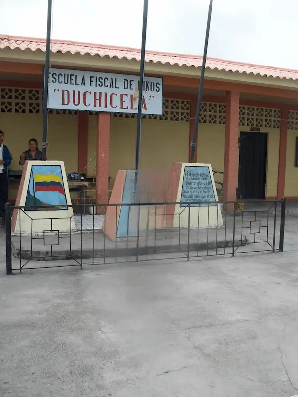 Escuela de Bayushig en Penipe en riesgo de derrocamiento