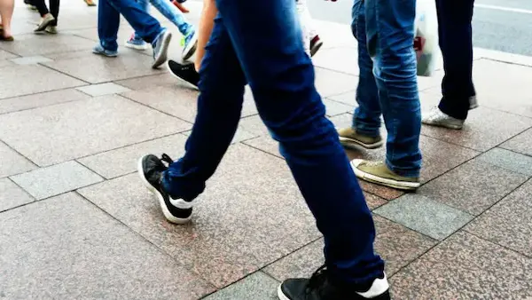 ¿Qué revela tu forma de caminar, según la psicología?