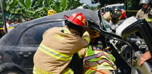 2 muertos y 5 heridos en sorprendente accidente de tránsito