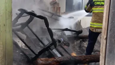 Bomberos de Chunchi apagaron incendio de una casa