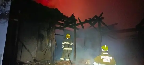 Voraz incendio consumió 1 vivienda en el cantón Guano