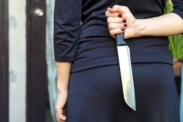 Al calor de la discusión, la mujer habría tomado un cuchillo y atacado a su esposo