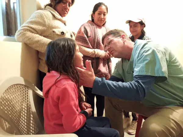 2 médicos de Canadá atendieron en Tunsalao – Guano
