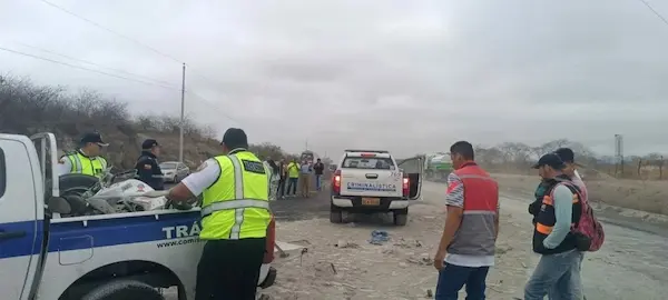 1 joven motociclista muere en impactante accidente de tránsito