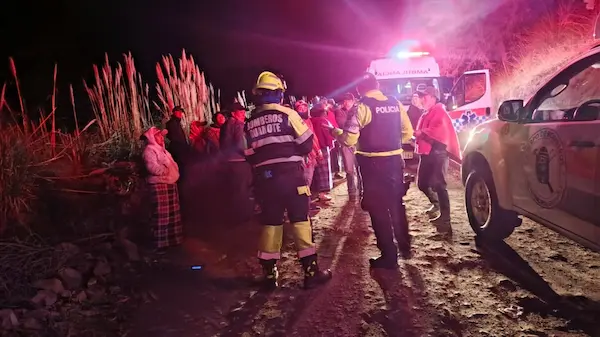 Policía Nacional del Ecuador y el Cuerpo de Bomberos del Cantón Guamote trabajaron de manera coordinada para atender el accidente de tránsito