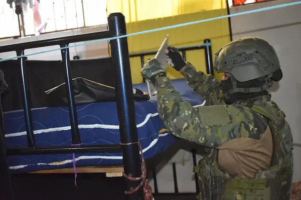 Cárcel de mujeres de Riobamba guardaba 25 armas blancas