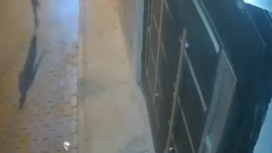 2 delincuentes en moto asaltaron a 3 jóvenes en Riobamba