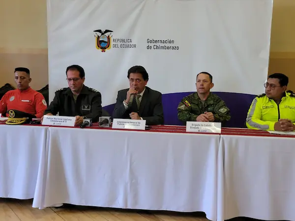 Parte de las autoridades que dieron la rueda de prensa