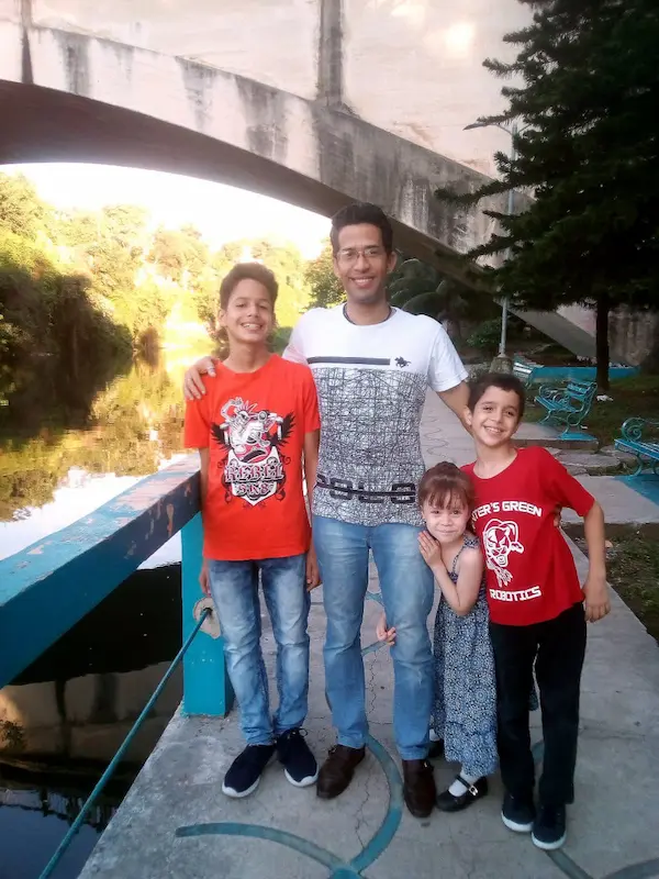 'Roly' y sus hijos en 2019