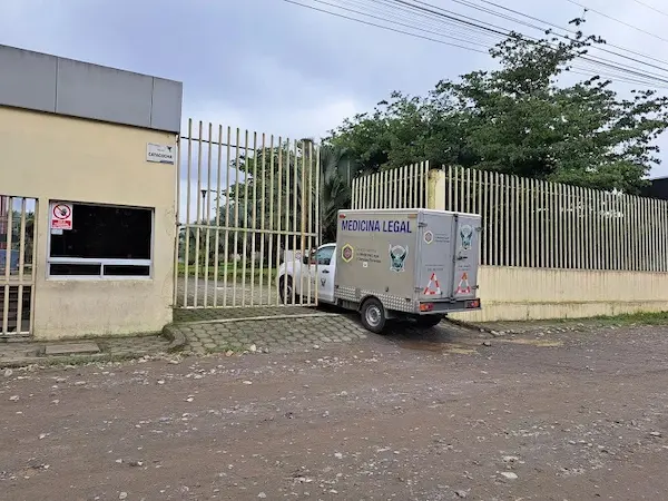 Turista de 38 años se ahogó tras caer a un río