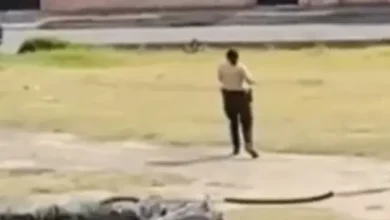 Supuesta policía captada en presunto estado de ebriedad en Riobamba
