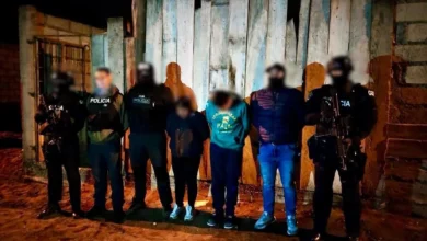 3 detenidos por portar armas y droga en Ambato tras operativo.