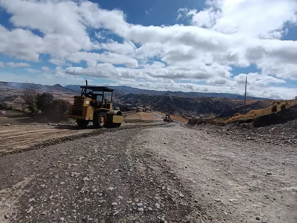 Mantenimiento en la vía E30 Latacunga – La Maná
