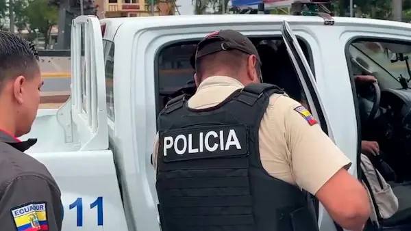 Hallan a estudiante con arma de fuego en su mochila del colegio