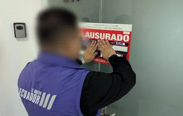 Arcsa clausura centros estéticos tras descubrirse productos vencidos y procedimientos peligrosos