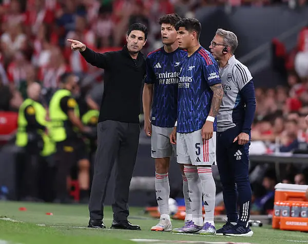 Piero Hincapié debutó con el Arsenal en Champions League.