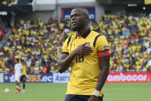 Valencia anotando en eliminatorias.