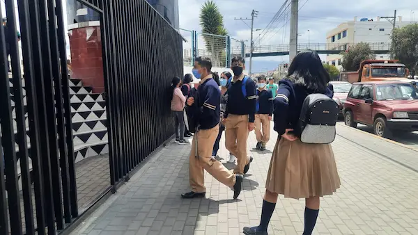 Escuelas y colegios de la ciudad están saturados por la migración interna