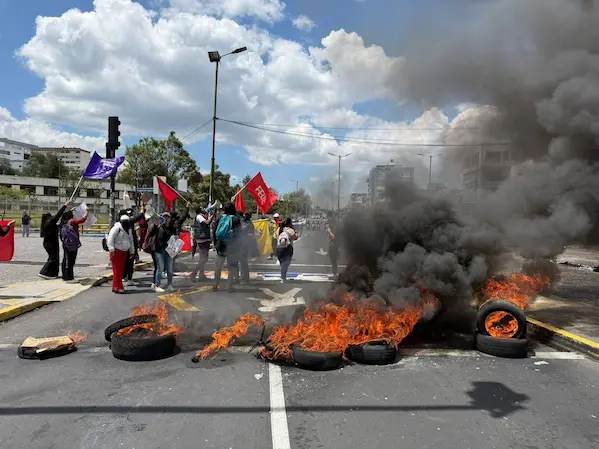 Estudiantes universitarios se suman al paro nacional en Quito por subsidios 