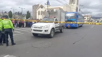 Hombre muere tras ser atropellado por un bus en Ambato.