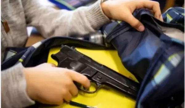 Estudiante con arma de fuego