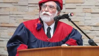 Iván Oñate poeta y escritor de Ambato muere a los 77 años.