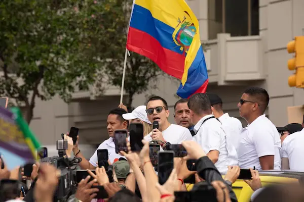 Daniel Noboa en la marcha por la paz