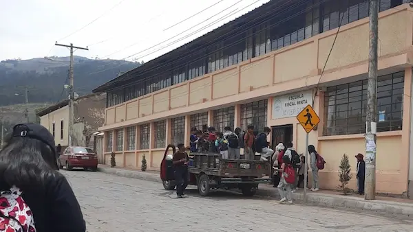 Migración interna en Ecuador impacta a las escuelas rurales