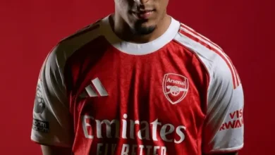 Piero Hincapié ya luce la nueva camiseta del Arsenal