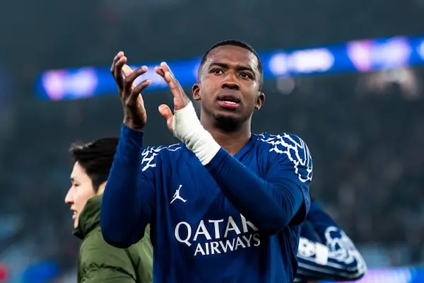 Willian Pacho se enfrentará al Barcelona.