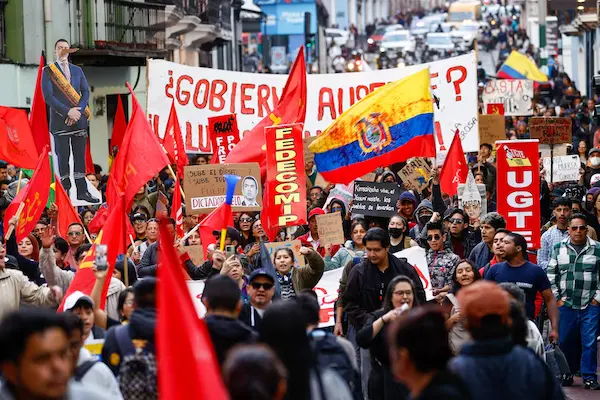 Estudiantes universitarios marcharon contra el gobierno por eliminación del subsidio al diésel