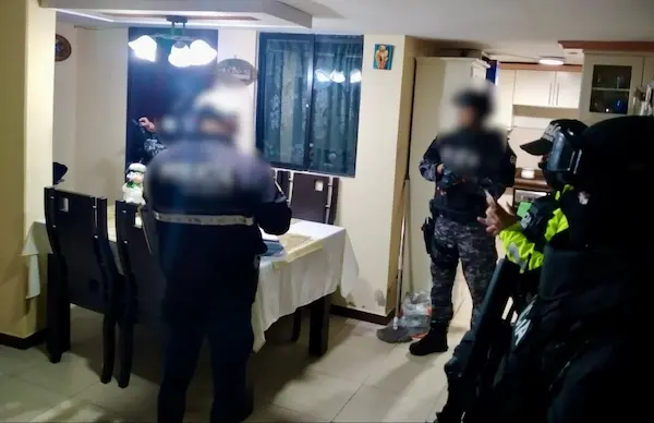 2 mujeres acusadas de robar 2 millones de dólares