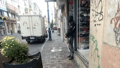 Comerciantes se apoyan con guardias privados para vender seguros