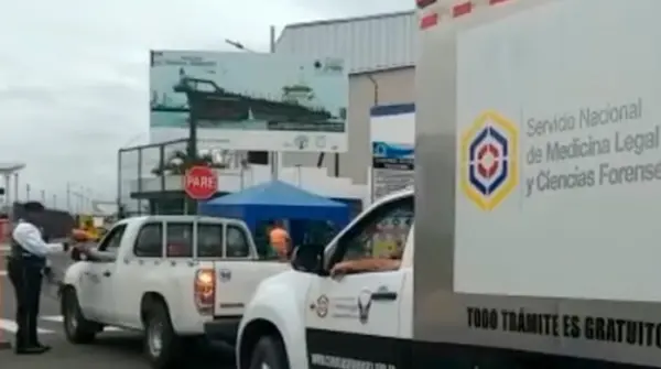 De inmediato, personal especializado de la Policía Nacional del Ecuador se hizo presente para tomar el debido procedimiento