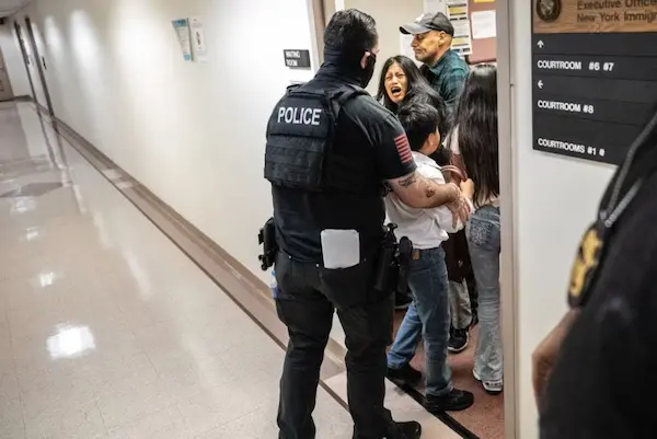 Mujer ecuatoriana es detenida