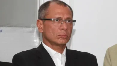 Gustavo Petro otorga nacionalidad colombiana a Glas, exvicepresidente de Ecuador