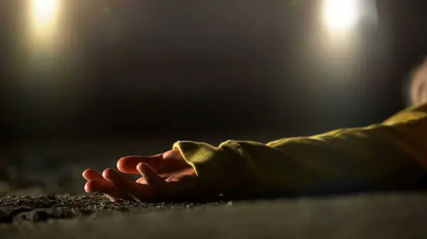 Sorprendió a joven en pleno acto sexual y la mató a golpes