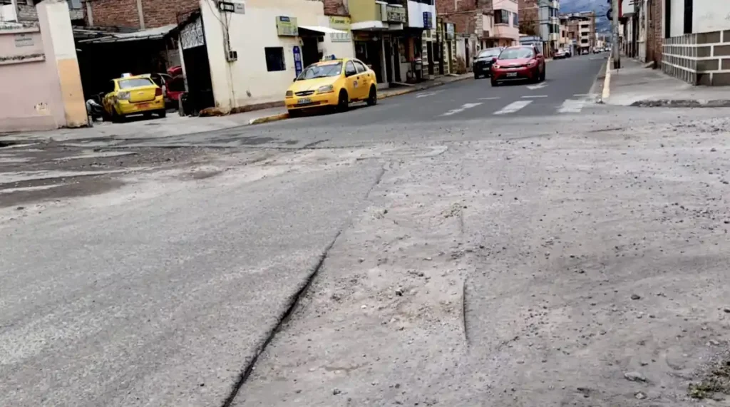 Calle en mal estado en Riobamba más de 3 meses sin solución