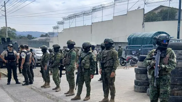 Militares tomaron control de la caótica situación