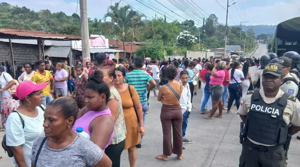Familiares impacientes no sabían la situación y, preocupados, querían saber el estado de sus familiares