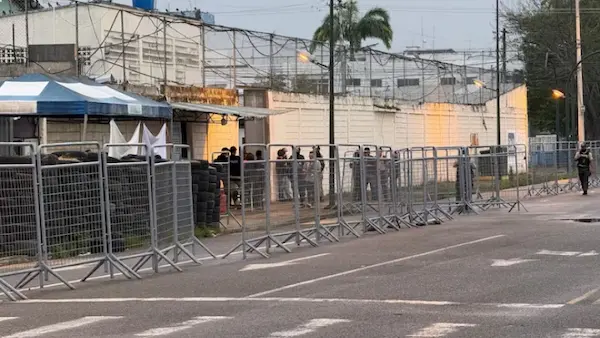 Ni bien se conoció el hecho Policía Nacional Fuerzas Armadas tomaron el control del lugar