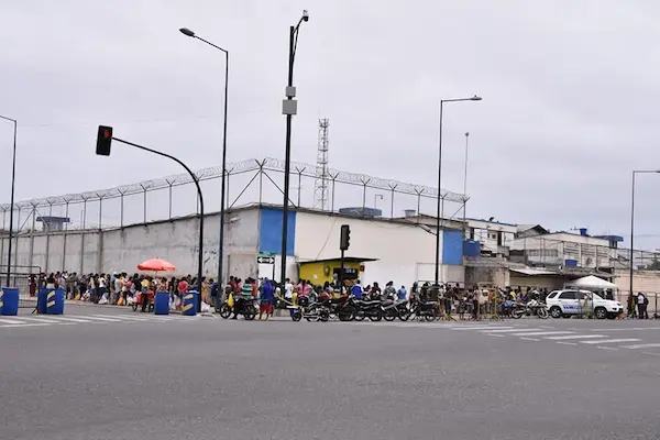 La preocupación e incertidumbre se hizo presente en familiares de los privados de la libertad, que llegaron hasta el lugar