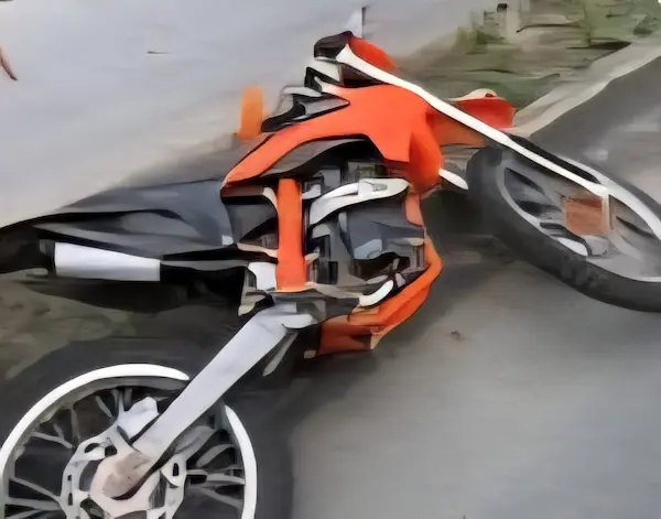 Esta moto Factory naranja fue el 'pasaporte al más allá' para un infortunado ciudadano