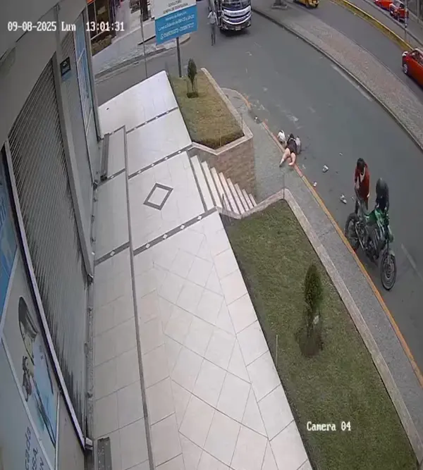 Por la Terminal Terrestre, mujer quedó inconsciente tras ser atropellada por una moto
