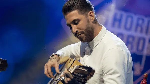 Futbolista Sergio Ramos debuta como cantante