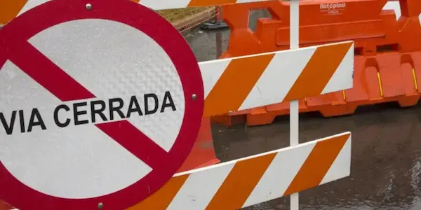 Vía cerrada por accidente