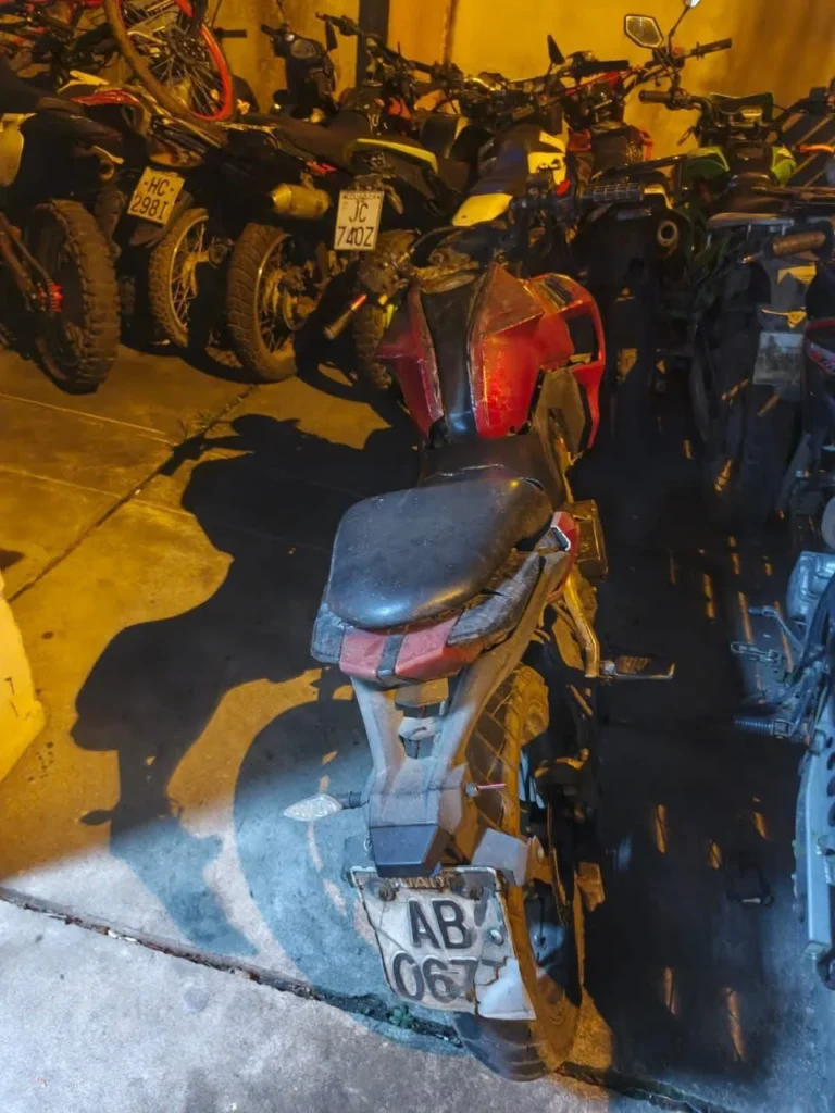 2 personas detenidas con droga y moto robada en Morona.