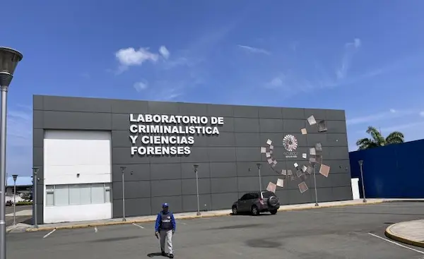 Los cadáveres fueron trasladados al Laboratorio de Criminalística para practicarles la autopsia que determina la ley