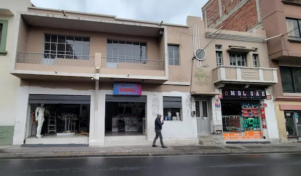 Los locales, ubicados en la calle José Joaquín de Olmedo, son contiguos