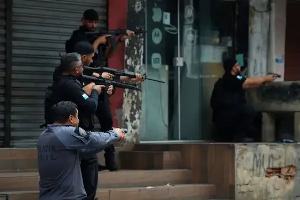 Enfrentamientos entre policías y narcos